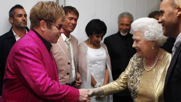 getty_eltonqueen_090822