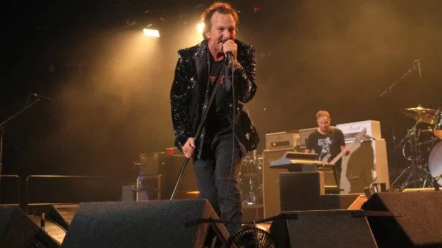 getty_pearljam630_091422