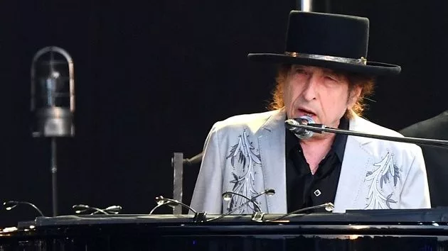 getty_bobdylan630_103122