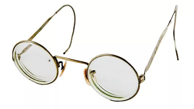 m_julienslennonglasses_110222