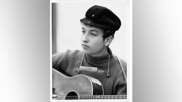 getty_bobdylanyoung_110922