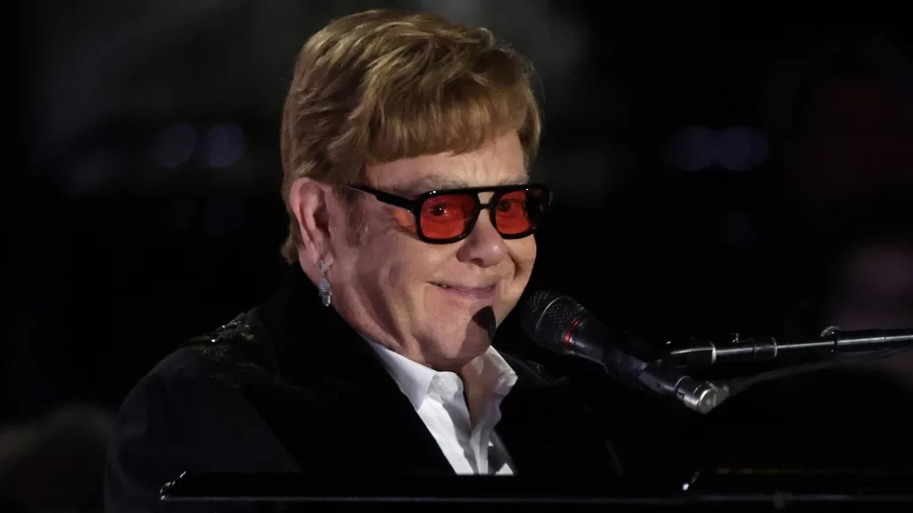 getty_eltonjohn_112122