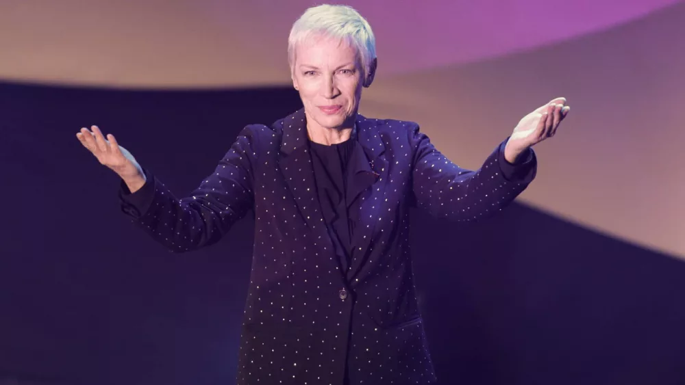 getty_annielennox_112222