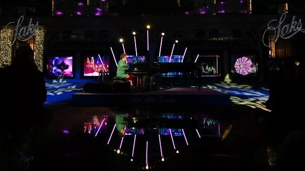 getty_eltonjohnsaks_112222