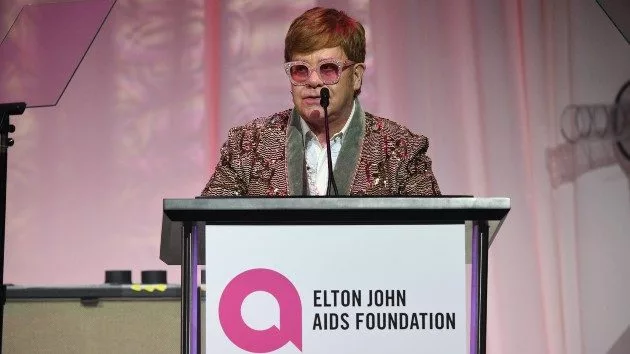 getty_eltonjohnejaf_120122