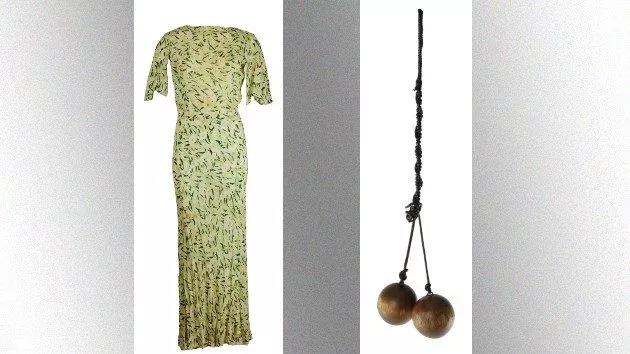 m_fleetwoodmacdressballs_120522