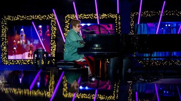 getty_eltonjohnplaysatsaks_120722