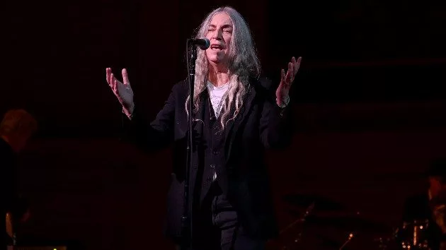 g_pattismith_121322