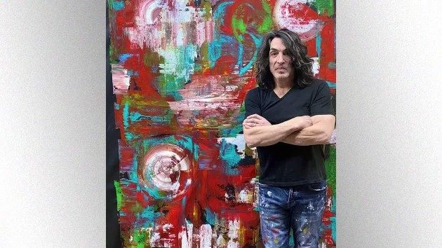 m_paulstanleywithhisart_1215322