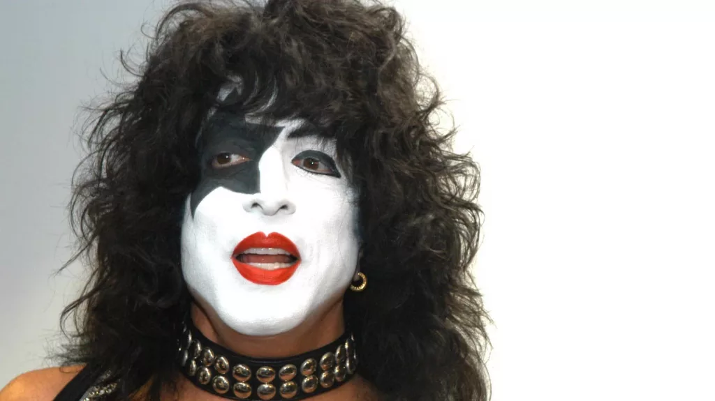 getty_paulstanleykissmakeup_121622