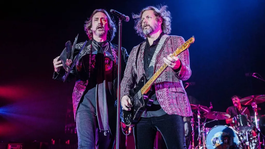 getty_blackcrowes_010623