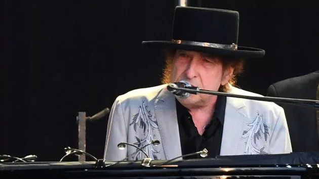 getty_bobdylan_111722-2