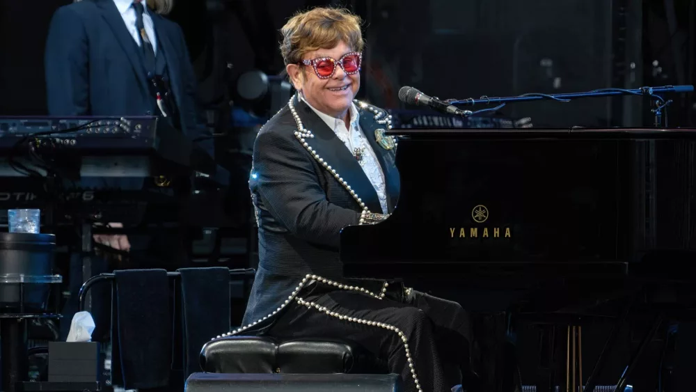 getty_eltonjohn_012723685764
