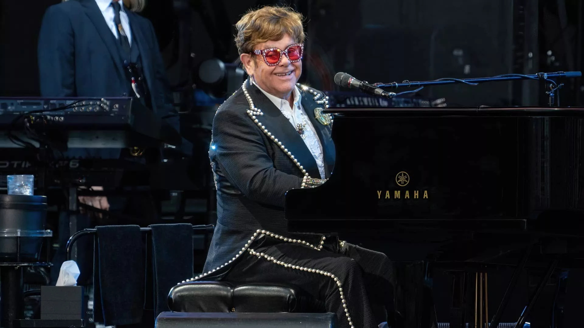 getty_eltonjohn_012723685764