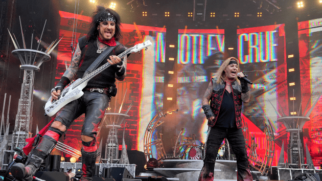 getty_motleycrue_021023145229