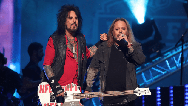 getty_motleycrue_010923981517
