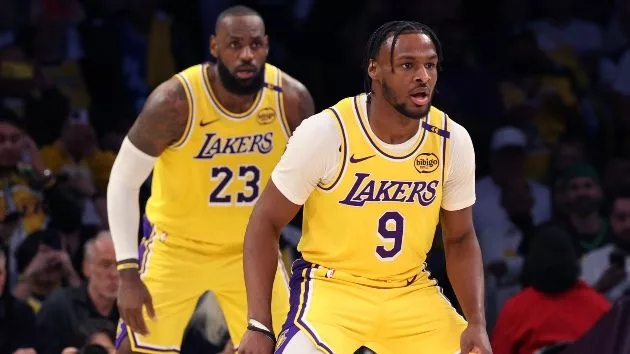 getty_lebronbronnyjames_102324136947