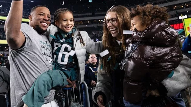 getty_saquonbarkleyandfam93715