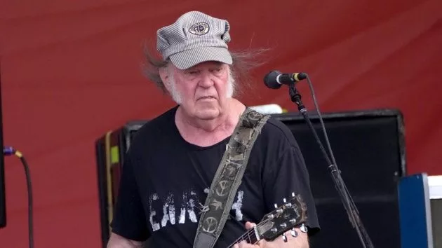 getty_neilyoung_040125121676