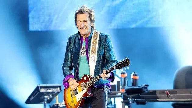 getty_ronniewood_040225900009