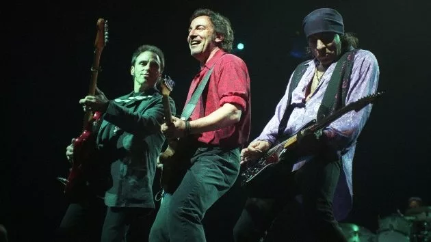 getty_brucespringsteen_050925958967