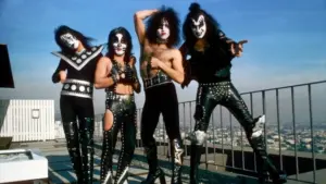 getty_kiss_101625894760