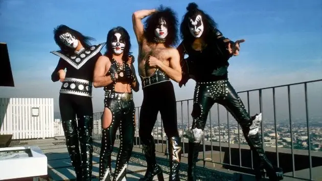 getty_kiss_101625894760