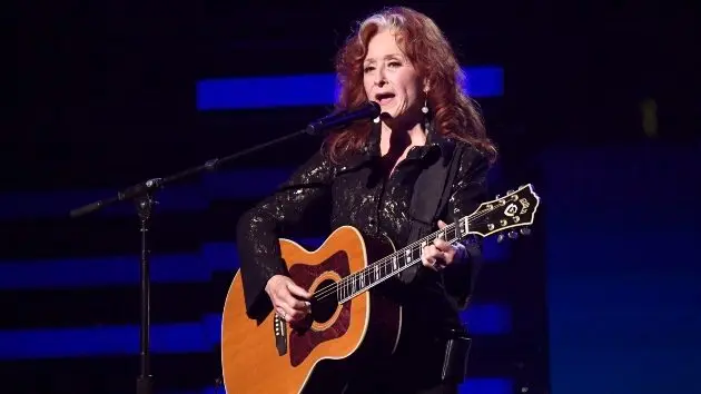 getty_bonnieraitt_111025771737