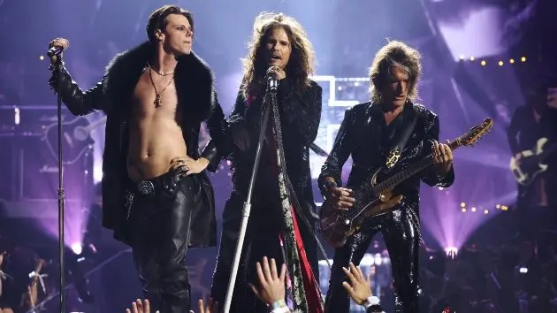 getty_aerosmithyungblud_111925436799