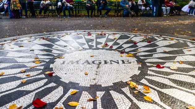 getty_strawberryfields_120225537487