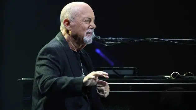 getty_billyjoelatpiano_010325648261
