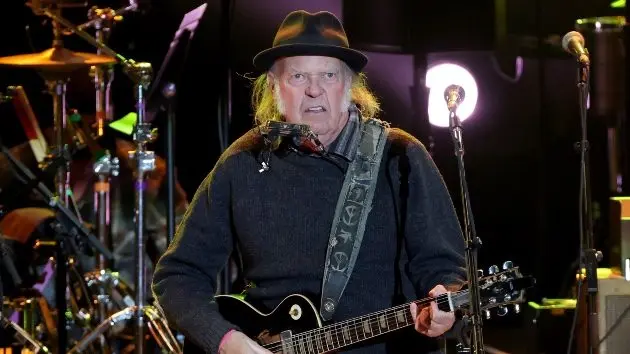 getty_neilyoung_012126285850