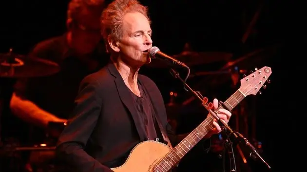 getty_lindseybuckingham_042426923196