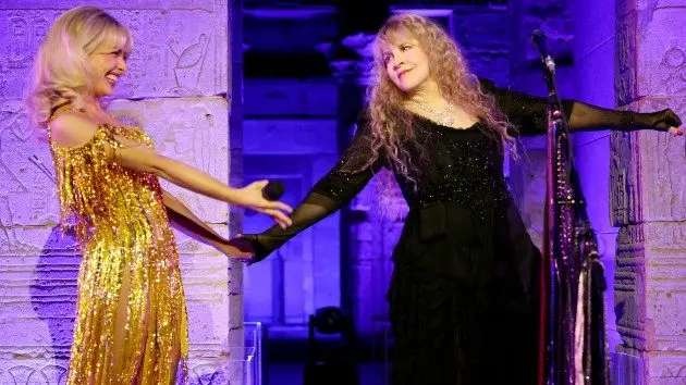 getty_sabrina20carpenter20and20stevie20nicks_050526_0359902