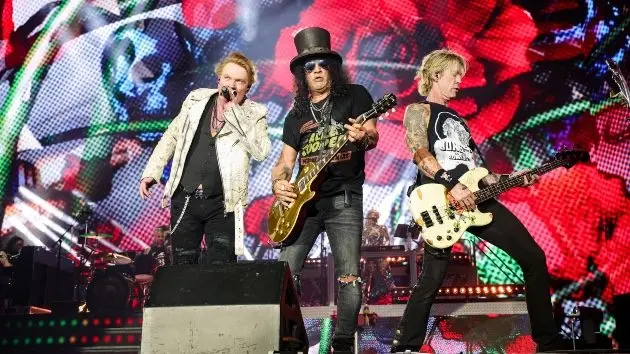 getty_gunsnroses_071326335769