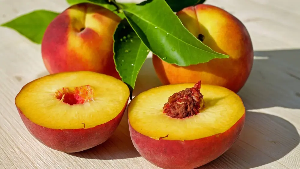 peach-2573836_1920