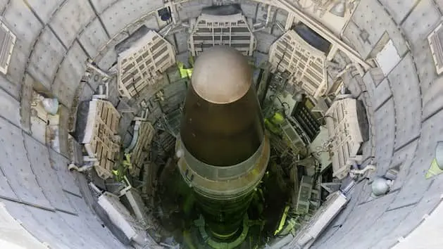usa-arizona-titan-nuclear-intercontinental-ballistic-missile-in-silo