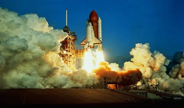 space-shuttle-launch-cape-canaveral-florida-usa