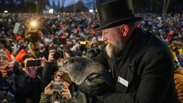 getty_020224_groundhogdayphil888191