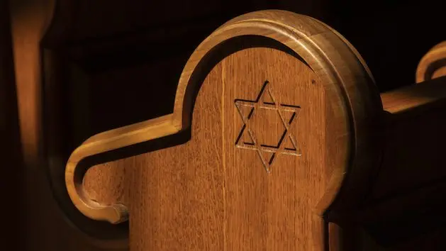 old-renovated-synagogue-interior-in-mad-tokaj-region-hungary-2