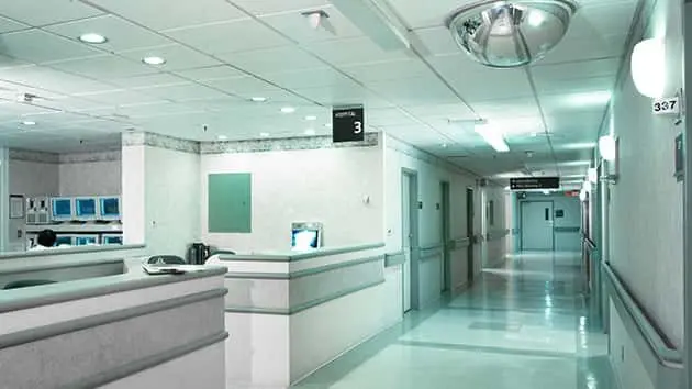 hospital-hallway-and-desk-in-new-york-city