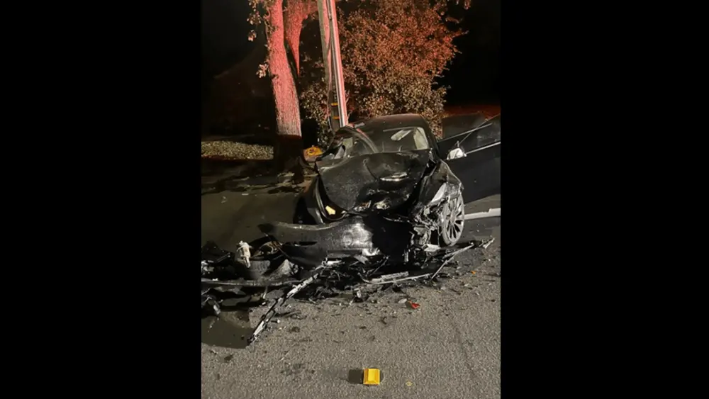 crashed-telsa-on-king-street-santa-rosa-police