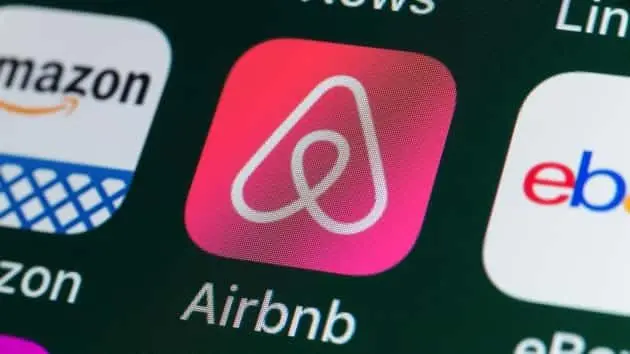 airbnb-amazon-ebay-news-and-other-apps-on-iphone-screen