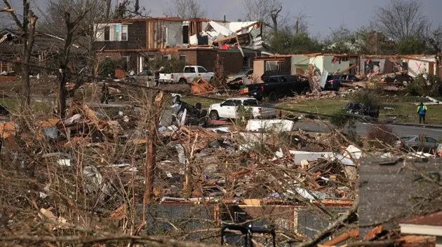 large-tornado-sweeps-through-little-rock-arkansas