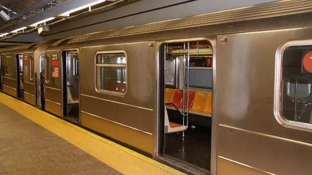 gettyrf_72622_subwaycar114024