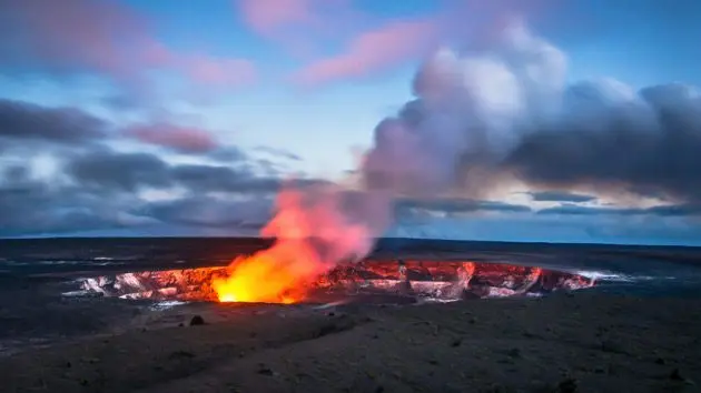 hawaiis-kilauea-caldera-at-twilight