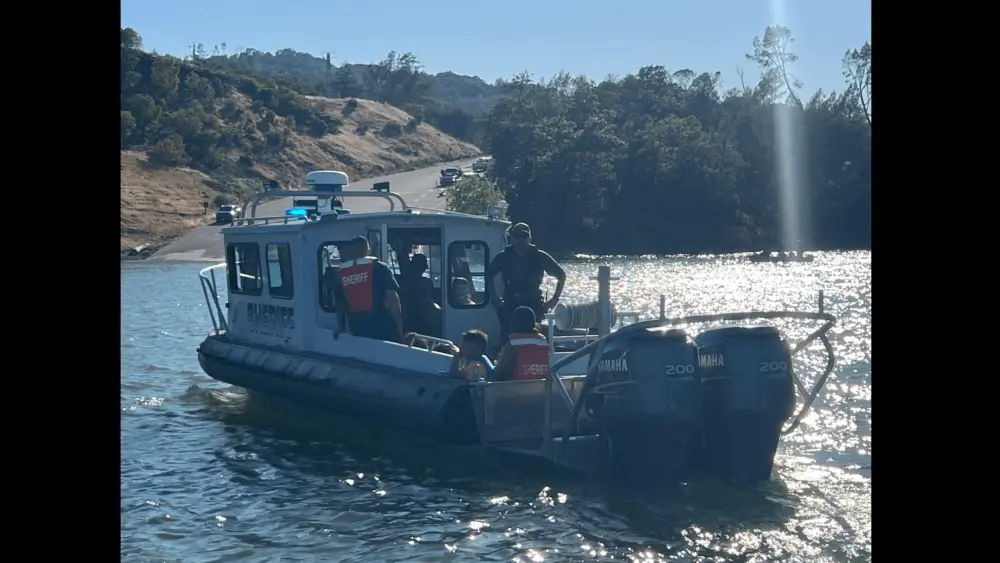 sonoma-sheriff-marine-unit-rescuing-stranded-family-on-lake-sonoma-7-2-23-sonoma-sheriff