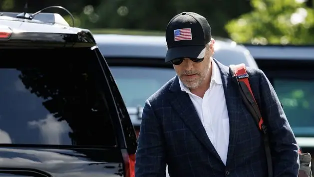 president-biden-arrives-to-washington-after-camp-david-travel-4