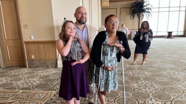 cerrillo-torres-kid-hero-awards-02-abc-jef-230405_1680735590802_hpembed_4x3_992289414