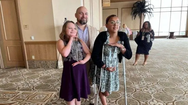 cerrillo-torres-kid-hero-awards-02-abc-jef-230405_1680735590802_hpembed_4x3_992289414